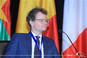 L'intervention de M. Peter Kruzslics, Professeur à la Faculté de droit et des sciences politiques de l’Université de Szeged