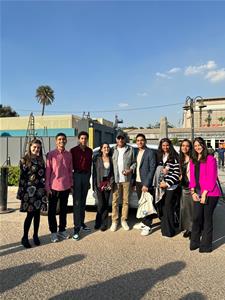 Les laur&eacute;ats&nbsp;avec l'acteur M.&nbsp;Sayed Ragab