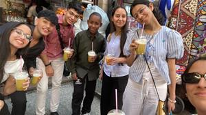 Les laur&eacute;ats de l'atelier au Souq d'Assouan