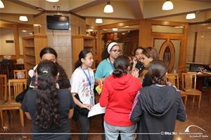 M<sup>me</sup> Marguerite avec les participants de l'atelier de th&eacute;&acirc;tre