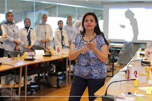 Jeu de conaissance&nbsp;par Dr.Marwa El Sahn aux &eacute;tudiants de la 41e&nbsp;&eacute;dition