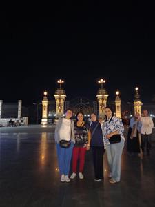 Premi&egrave;re journ&eacute;e , de gauche &agrave;&nbsp; droite,M<sup>me</sup> Valerie et Dr Marwa Elsahn avec M<sup>me</sup> Hemat et M<sup>lle</sup> Doha devant la port touristique &agrave; Port-Sa&iuml;d