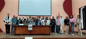 Premi&egrave;re journ&eacute;e,photo de groupe &agrave; la Biblioth&egrave;que Publique Misr &agrave; Port-Sa&iuml;d